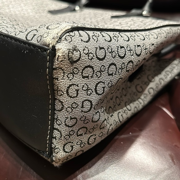 Guess Signature Bag - Picture 9 of 16